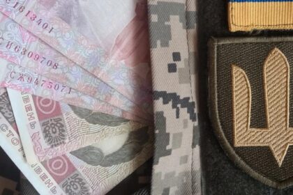 Верховна Рада скасувала зменшення зарплат військових