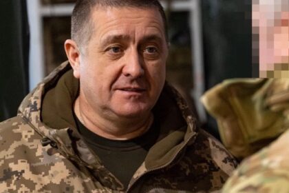 Зеленський нагородив начальника Генштабу Хрестом бойових заслуг