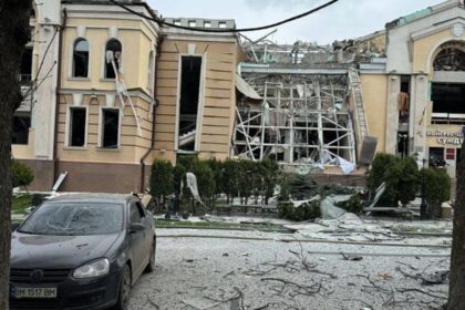 Ракетний удар РФ по Сумах: фото і відео руйнувань