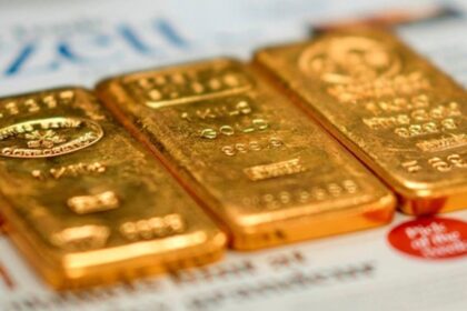 Ціна золота вперше перевищила $3300 за унцію