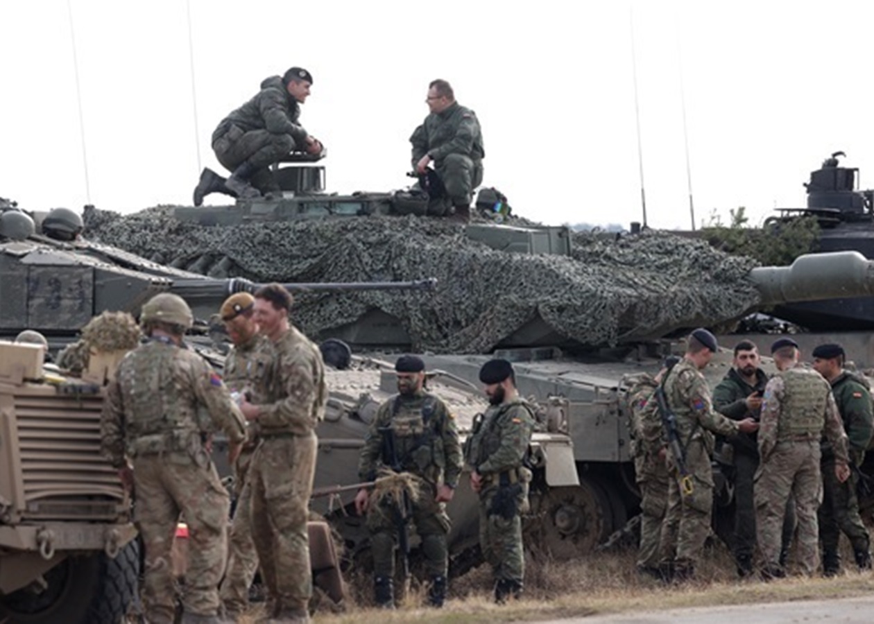 В ЄС підтвердили розгляд надсилання "військових радників" в Україну