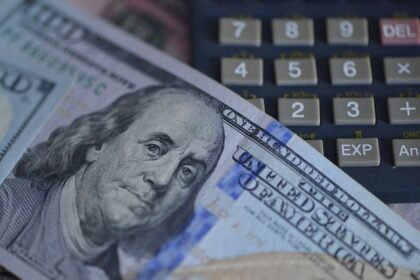 Долар обвалився через плани Трампа звільнити голову ФРС