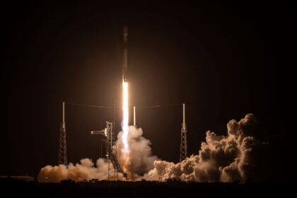 SpaceX запустила капсулу для повторного входу в атмосферу
