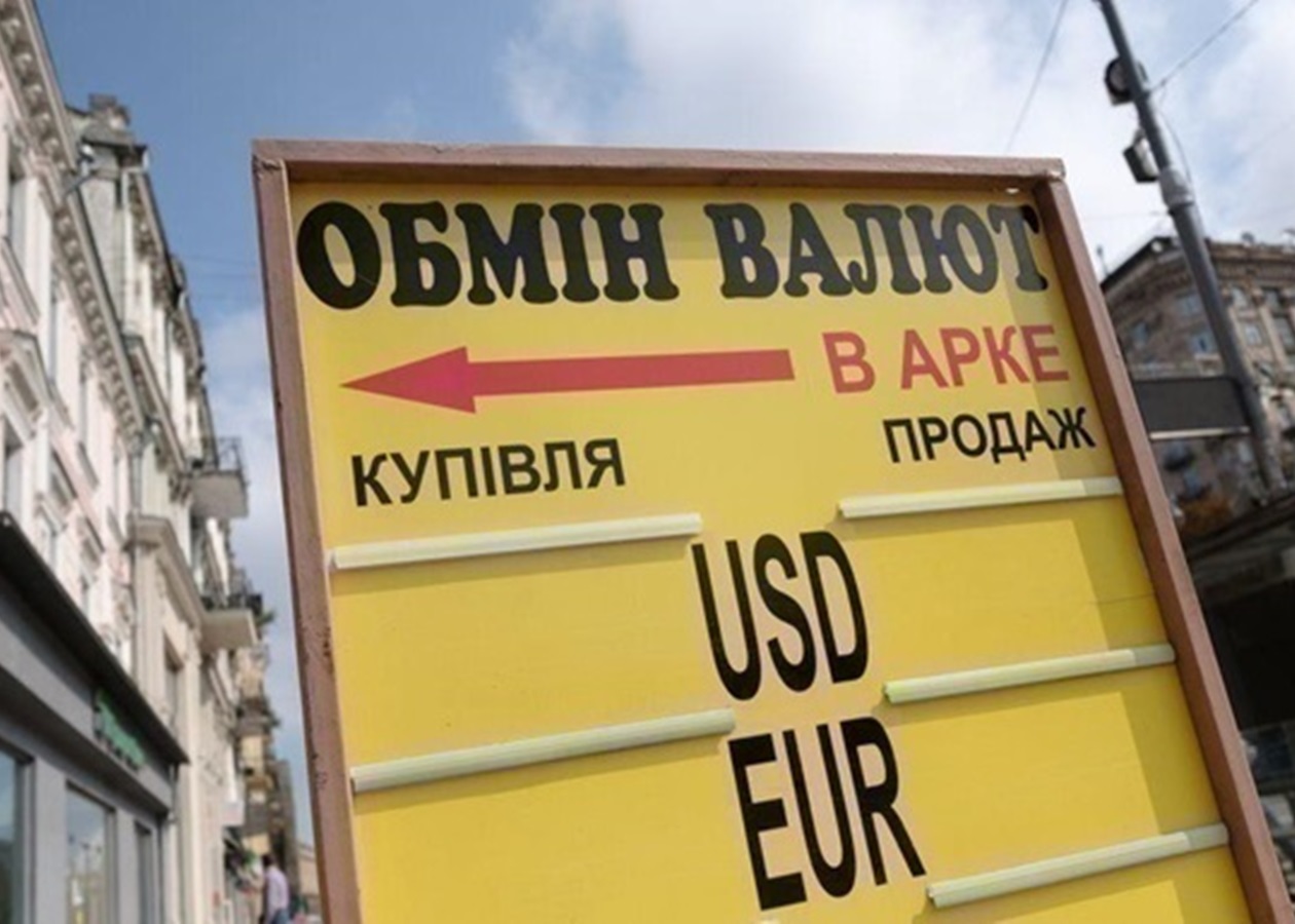 Долар зростає в обмінниках, євро - почав дешевшати