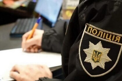 У Харкові юнаки показували нацистський жест на меморіалі жертвам Голокосту