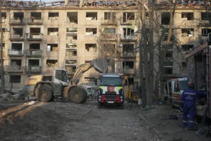 В Києві завершили рятувальну операцію після удару РФ по будинку