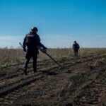 На Харківщині на міні підірвалися троє людей