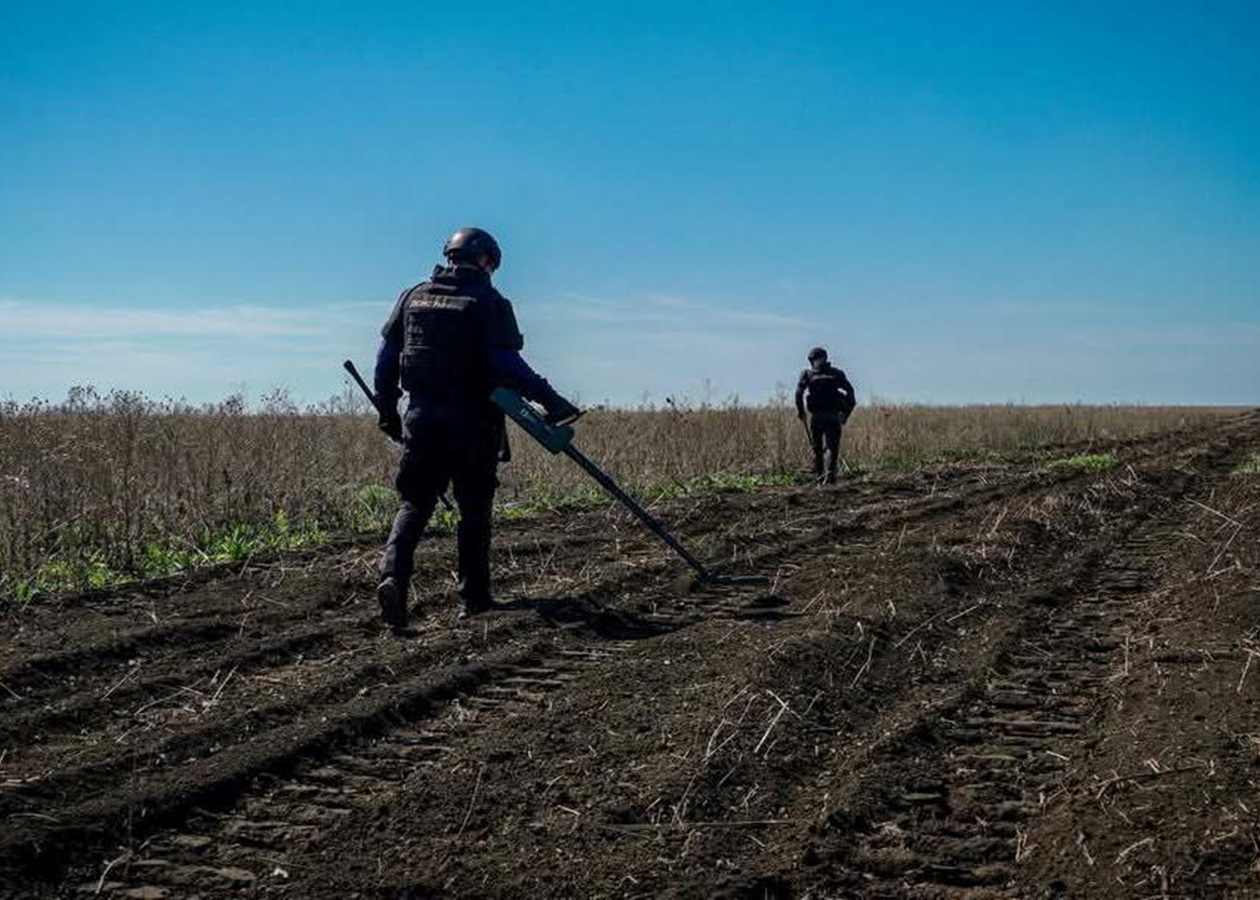На Харківщині на міні підірвалися троє людей