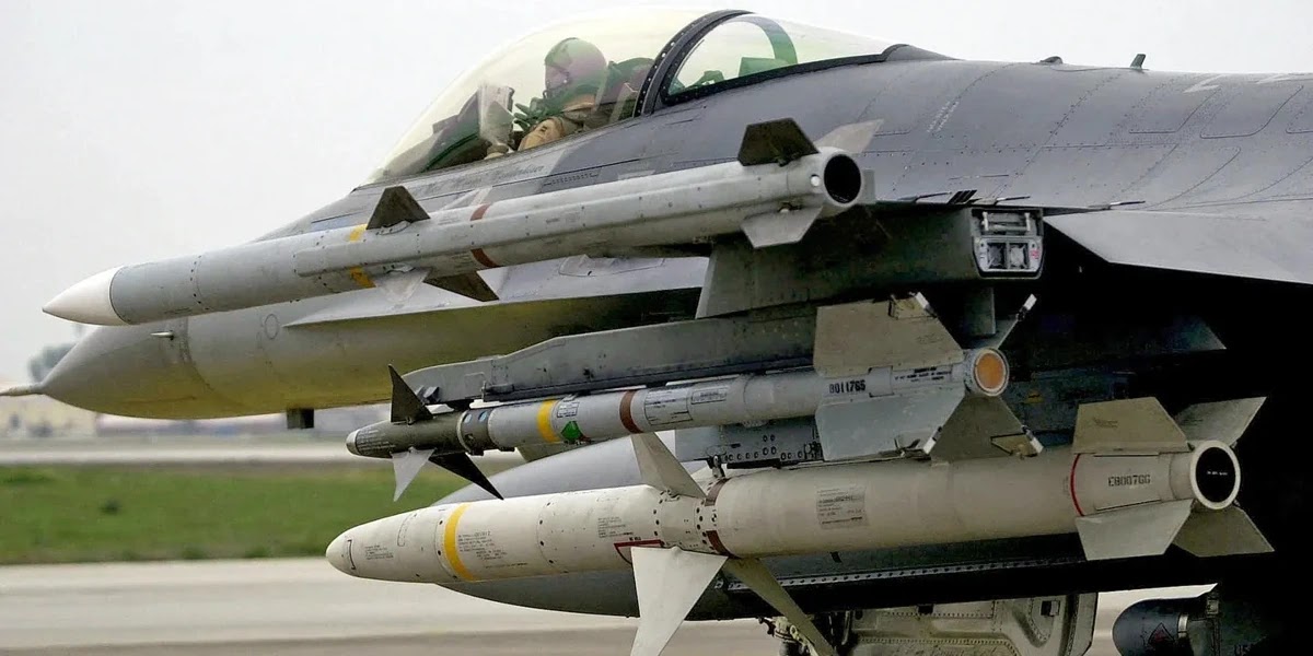Пентагон замовив ракети AIM-120 AMRAAM для України