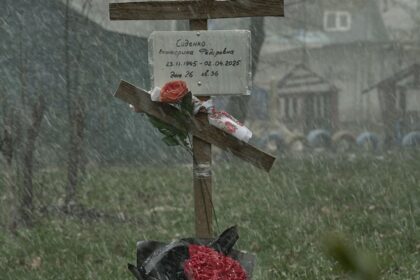 У Покровську виявили сім стихійних поховань у дворах будинків