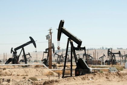 Ціна на нафту впала нижче 60 доларів