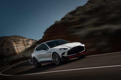 Aston Martin показала найпотужніший кросовер у світі