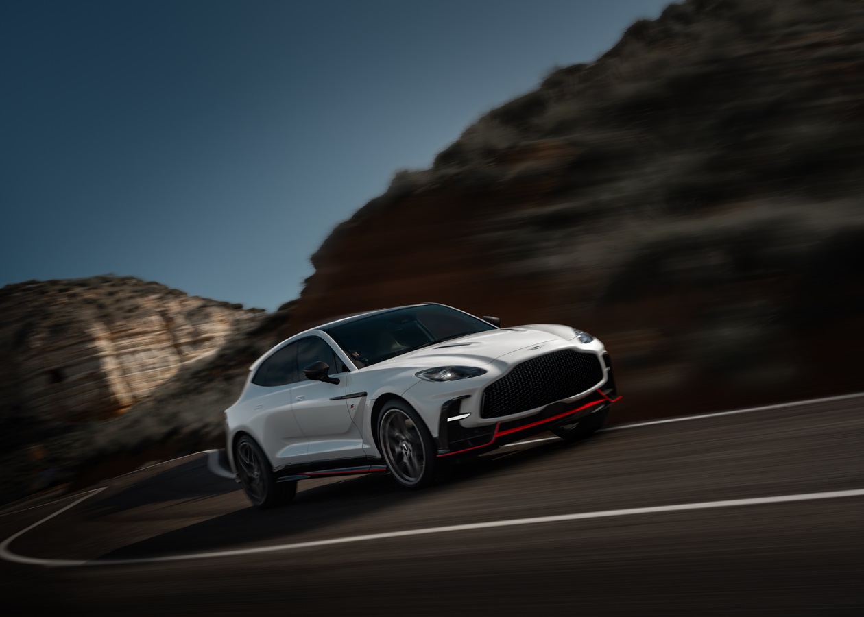 Aston Martin показала найпотужніший кросовер у світі