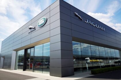 Jaguar Land Rover відновила експорт авто до США