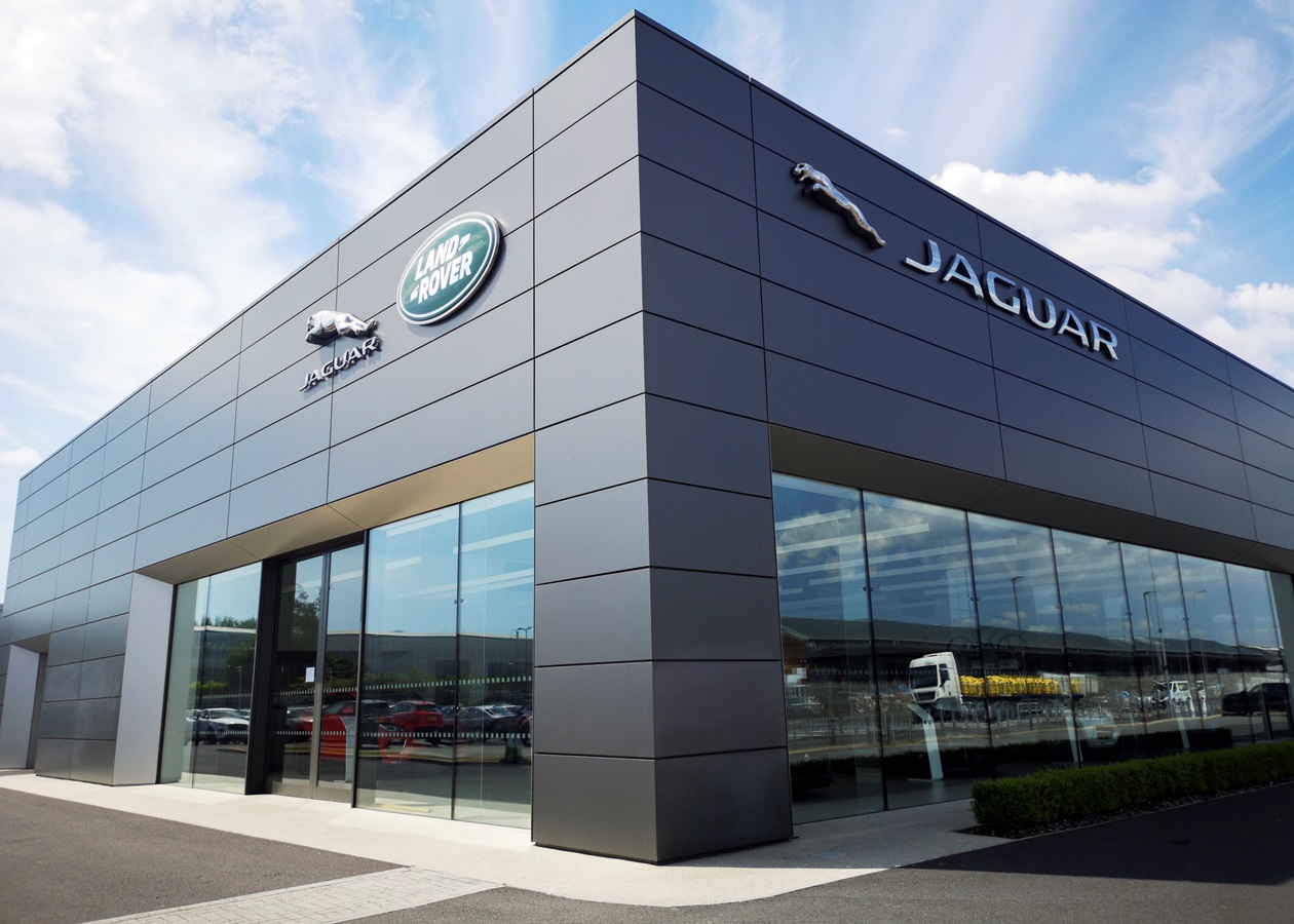 Jaguar Land Rover відновила експорт авто до США