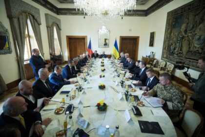 Зеленський зустрівся з керівниками оборонних підприємств Чехії