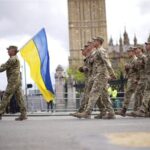 Українські воїни під оплески крокували на параді в Лондоні