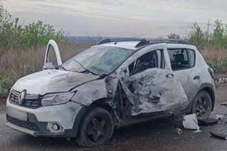 На Харківщині окупанти вдарили дроном по цивільному авто, троє поранених