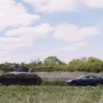 Ветеран Другої світової танком переїхав авто Tesla