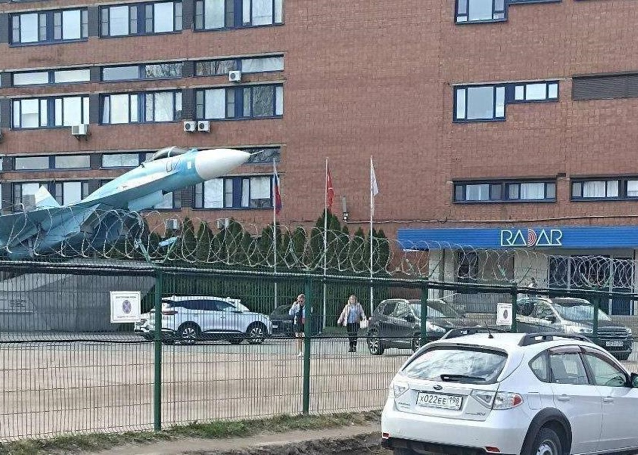 Партизани розвідали завод у Петербурзі, де виробляють дрони та РЛС
