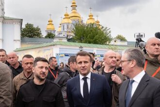 Зеленський, Макрон і Стармер погуляли в центрі Києва
