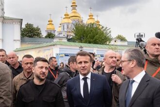 Макрон назвав кількість військових, яких можуть розгорнути в Україні