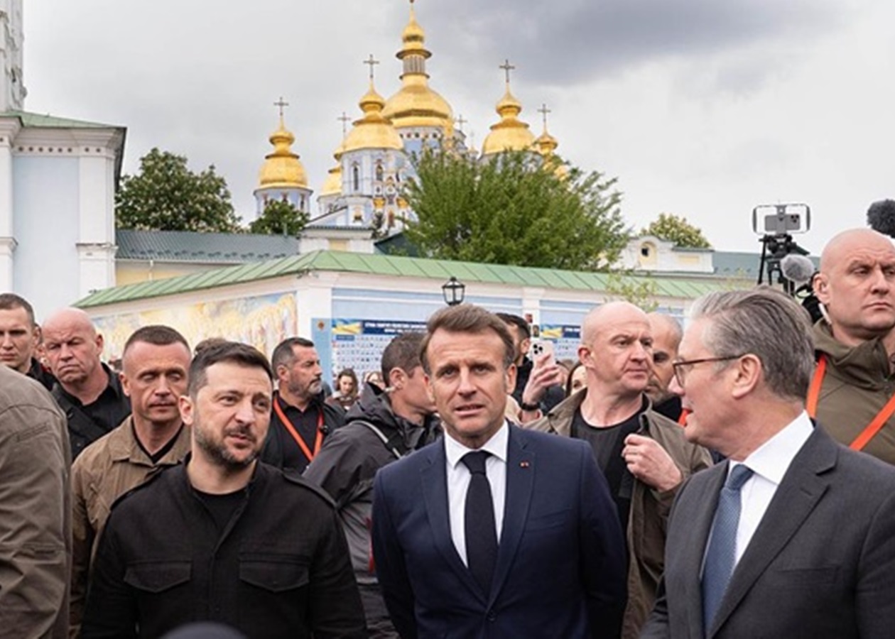 Макрон назвав кількість військових, яких можуть розгорнути в Україні