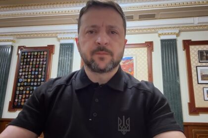 Зеленський привітав українок з Днем матері