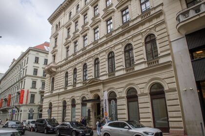 Угорщина через рекордний дефіцит заморозила частину бюджетних витрат