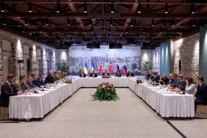 Україна і Росія розпочали переговори у Стамбулі