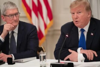 Трамп персонально сказав Тіму Куку, що не хоче виробництва Apple в Індії