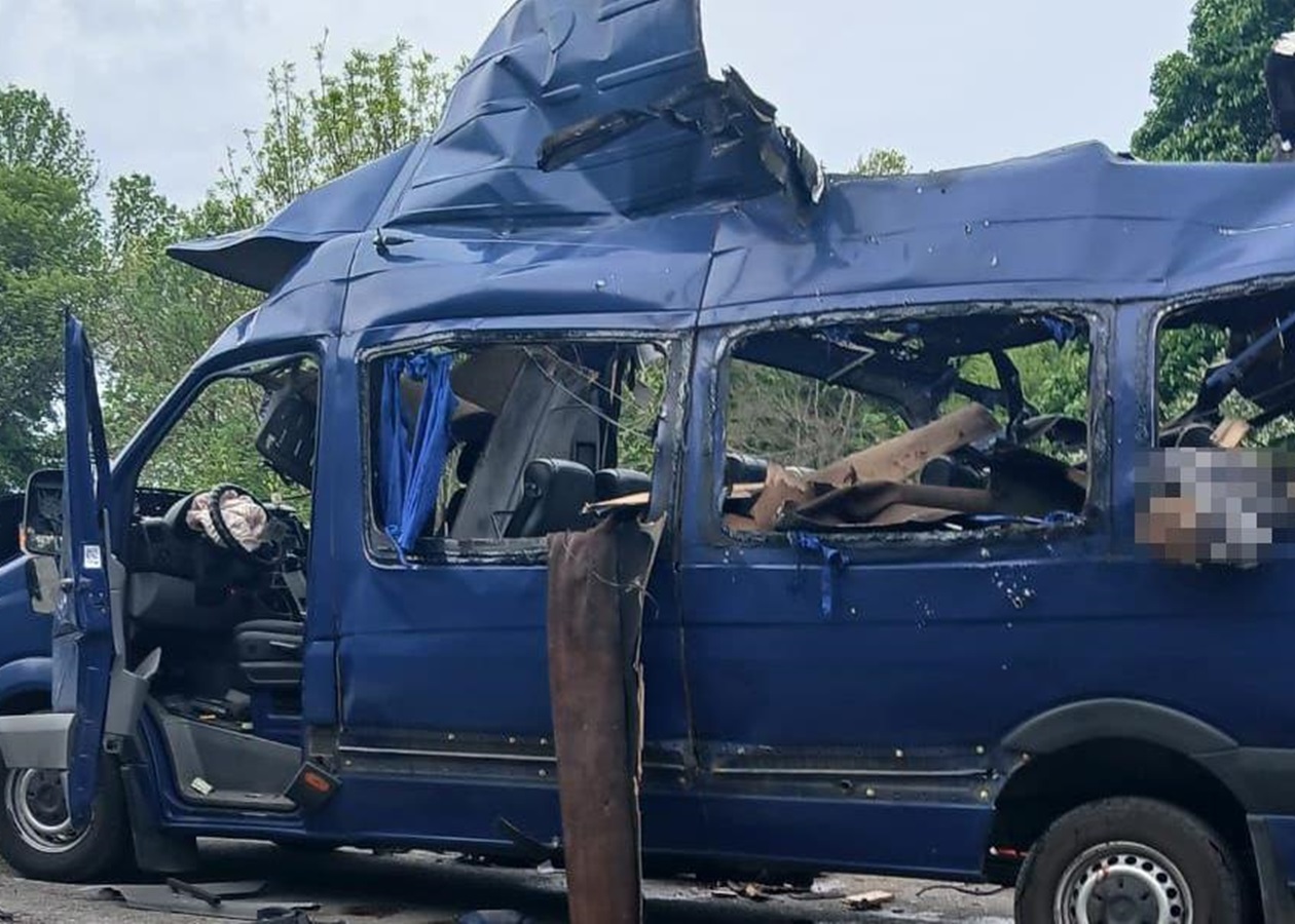 Зеленський: В евакуаційній маршрутці вбито сім'ю