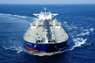 Танкери ховають маршрути постачань російської нафти