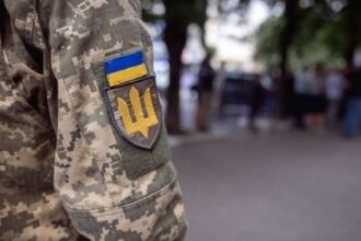 У Черкасах двоє чоловіків побили "кіборга", який служить в ТЦК