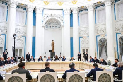 Уряд РФ попередив про загрозу погіршення ситуації в економіці