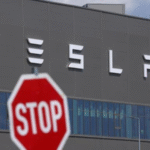 Продажі Tesla впали на 49% у квітні - ЗМІ