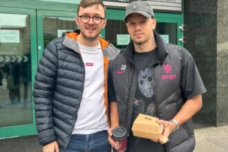 Мудрик поділився фото з медаллю Ліги конференцій