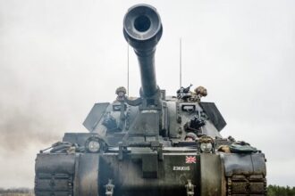 Великобританія передасть Україні бронетехніку і ракети