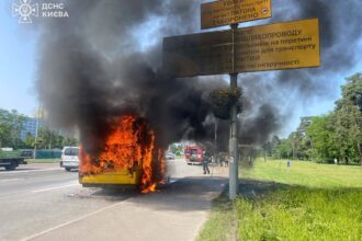 У Києві згоріла маршрутка