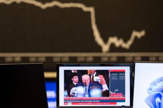 Митні погрози Трампа обвалили європейські біржі