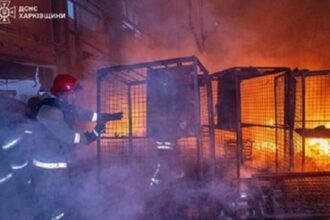 Дрони РФ атакували поштовий термінал у передмісті Харкова, сталась пожежа