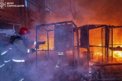 Дрони РФ атакували поштовий термінал у передмісті Харкова, сталась пожежа