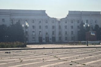Росіяни зруйнували КАБами центр Херсона