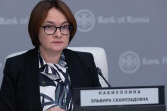 Центробанк РФ вперше з 2022 року знизив ключову ставку