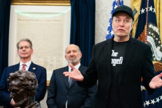 ЗМІ дізналися про бійку Маска з Бессентом
