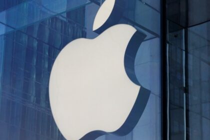 У РФ суд оштрафував Apple та WhatsApp на мільйони рублів