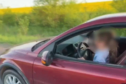 На Львівщині покарали батька, який посадив 8-річну доньку за кермо