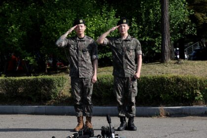 Четверо учасників BTS завершили військову службу