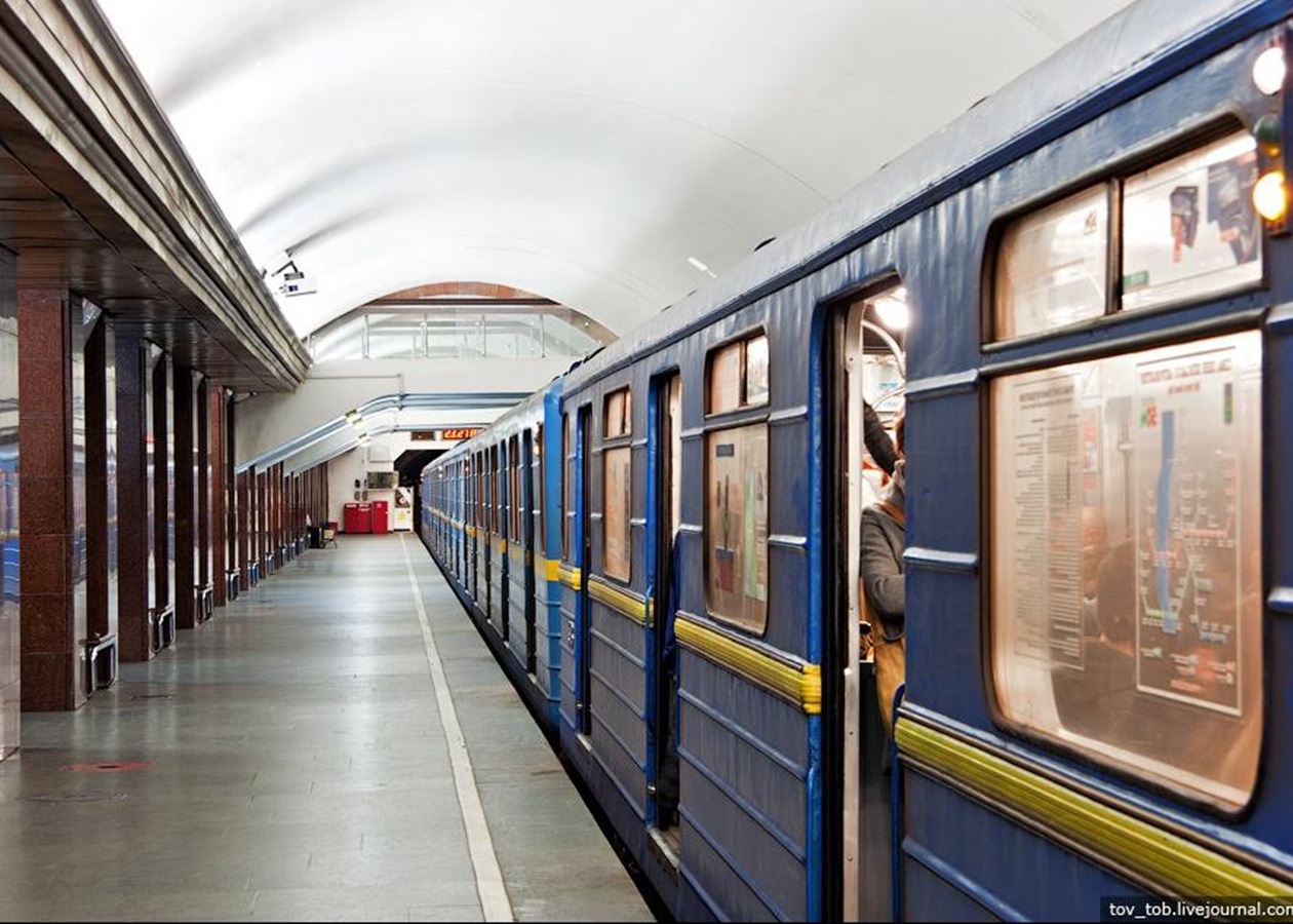 У Києві тимчасово зачинили центральну станцію метро