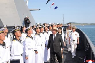 У КНДР з другої спроби спустили есмінець на воду